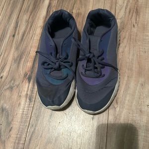 7 1/2 soft gently worn sneakers.